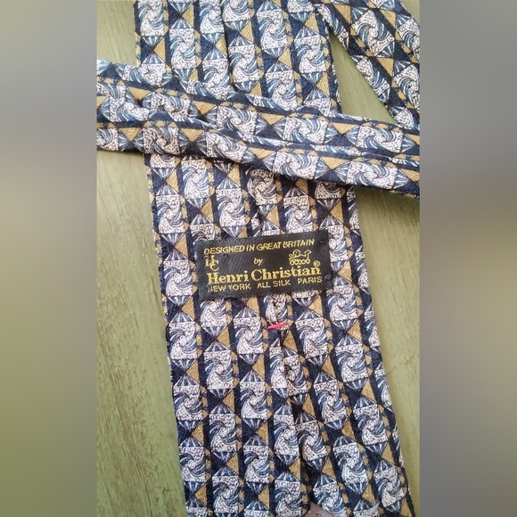 Henri Christian 100% Silk Old World Pattern Tie - Picture 1 of 5